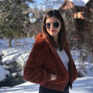 Meet your Posher, Sara